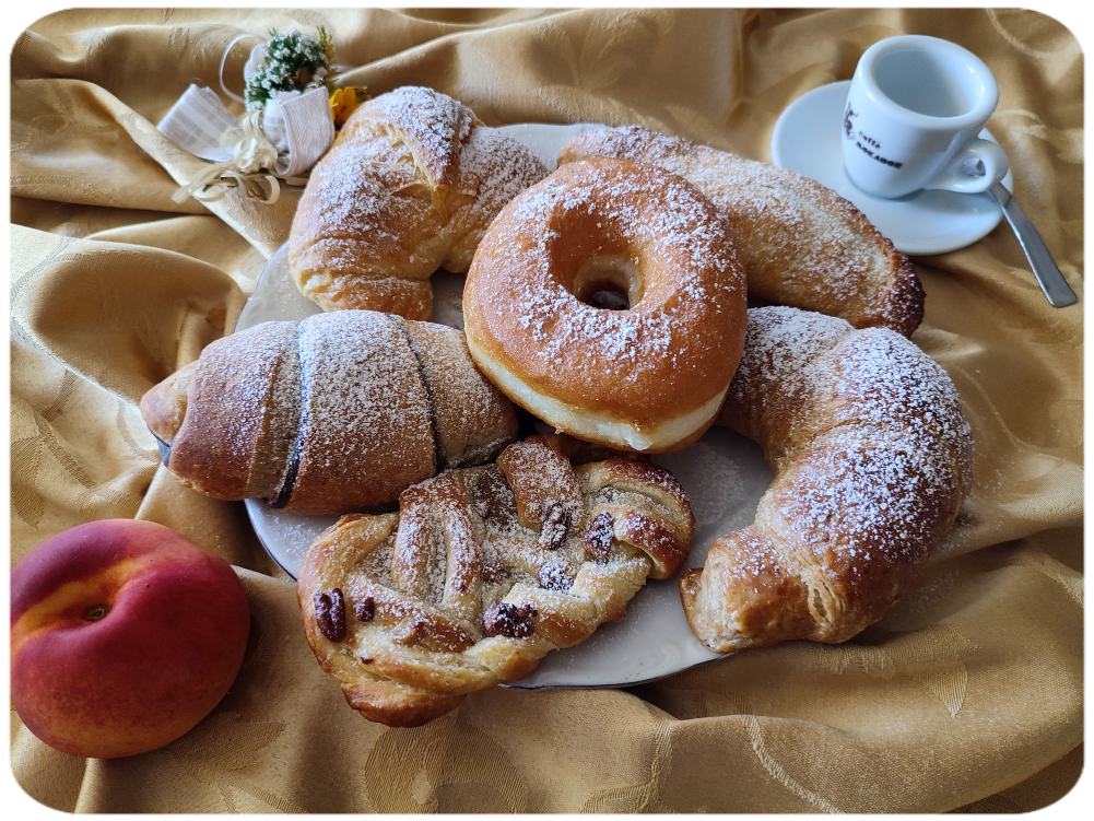 Cornetti-colazione. croissant.